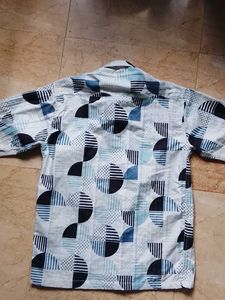 Stylish Geometric Pattern Men&#39;s Casual Shirt