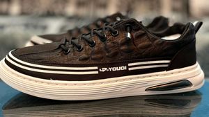 Sneakers Uk 9 Brand New