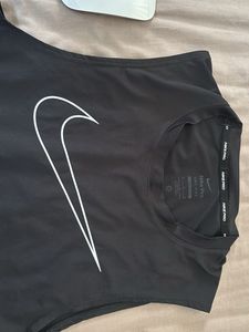 Rarely Used Men Light Weight Tank Top (Nike