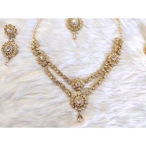 Subtle Diamond Necklace with Mang Tikka &amp; Earrings
