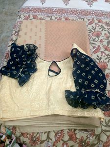 Golden Saree with Beautiful sleeve and back blou