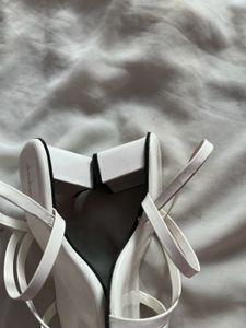🌸 White Heels 🌸