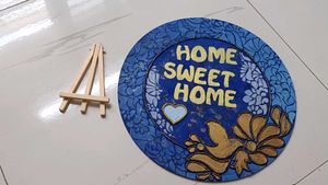 Cardboard Showpiece With Stand