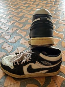 Jordan 1 Low Black/White