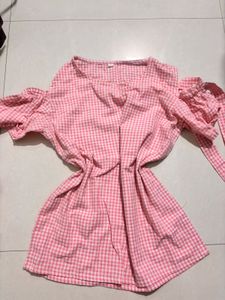 ˚˖𓍢🩰✧˚.🎀༘⋆Pink Gingham Cold Shoulder Top