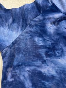 Cold Shoulder Tie Die Hoodie 🪐
