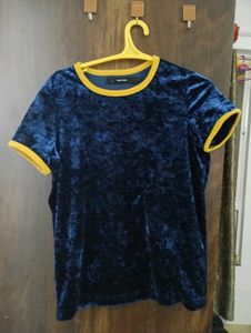 Blue Velvet VERO MODA tshirt with a pop of Yellow