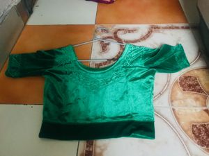 Beautiful Simple Saree With Blouse
