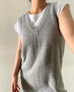 🎀Grey Knit Sleeveless Sweater 🎀
