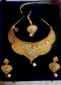 Gold Plated Jewellery Set With Kundan