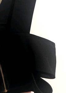 Chic Black Cropped Top