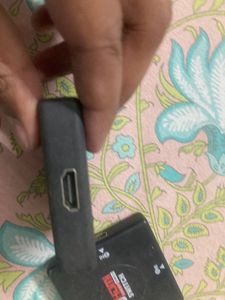 2 HDMI connectors 4 Port