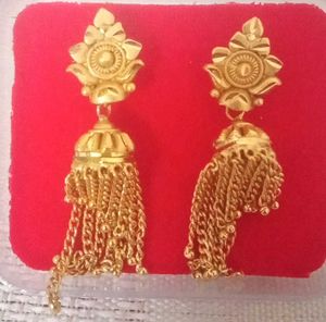 Emerald Stone And Gold Floral Drop Earring