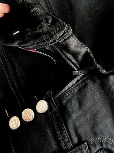 New Ultrablack Straight Jean