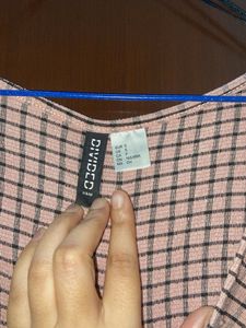 H&amp;M Checkered Long Sleeve Crop Top