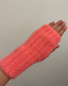 Crochet Peach Handgloves