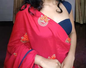 Women Red Emroidered Saree❤️