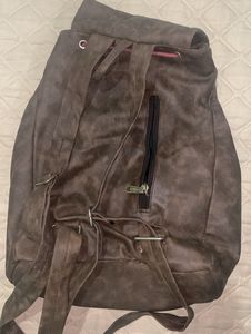 Brown college bag for youngesters