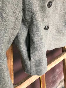 Cropped Blazer.