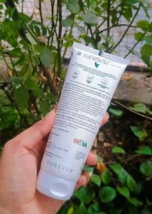 Forever Radiance Face Wash