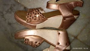 Elegant Rose Gold Sandals 38, 39, 40 Can Wear It