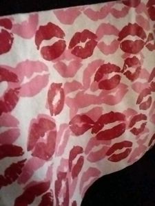 Super Oversized Kiss Print Top