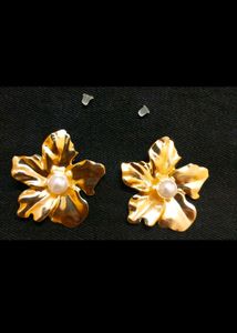 H&amp;M Inspiration Statement Big Hot Pearl Earring