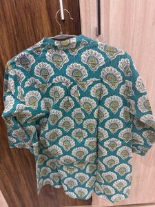 Patterned Women&#39;s Top