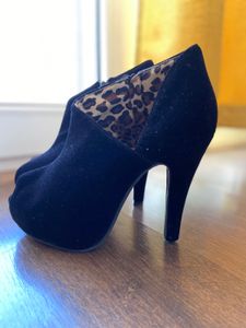 Final Pricedrop Black Suede Stelatoes