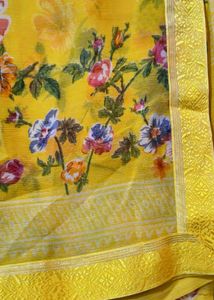 Yellow Floral Saree With Stitchable Blouse