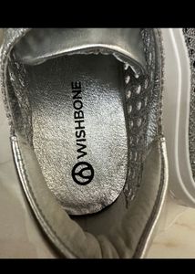 🔥 Price Drop❗️WISHBONE (POSHMARK) Sneaker