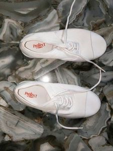 Prefect White Canvas Lace-Up Sneakers