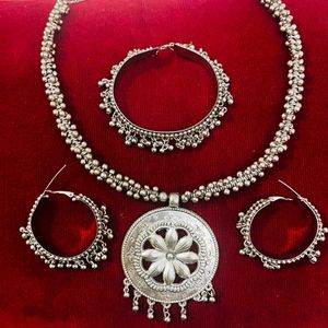 Silver Tone Jewelry Set