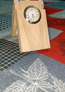 1New Clock With Pen Stand