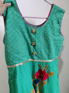 Floral Embroidered Kurta