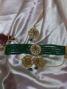 Emerald  Green Choker Set 💚🌷