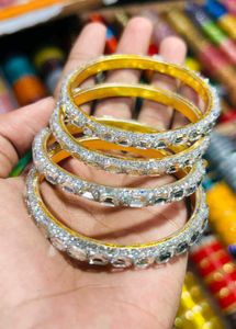 Silver Bangles Crystal (Set Of 4)