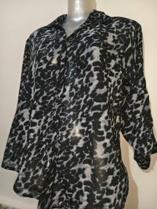 🎄Buy 1, Get 1 Free🎁M/L Animal Print Top