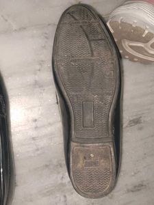 LAPADI Black Loafers - Classic Style