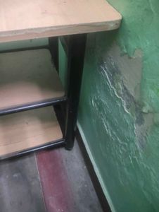 Computer Table With Only One Wheel Broken