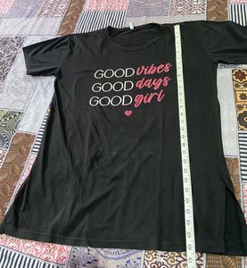 🖤Stylish Pre-Loved T-Shirt – Great Condition! 🖤