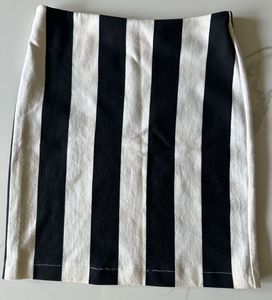 Monochrome Mini Skirt, Waist: 28-30