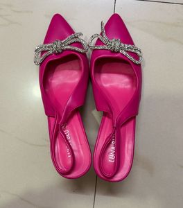 Hot Pink Rhinestone Heels 🩷🎀