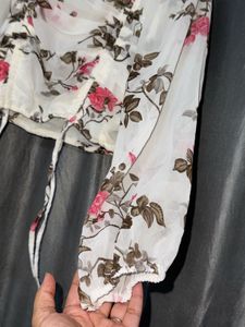 Floral Ruched Crop Top with Puff Sleeves