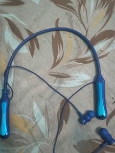 B&C Neckband