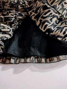 Women Grey And Black Printed Short Skirt