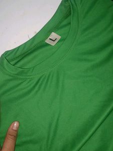 DARK GREEN TSHIRT