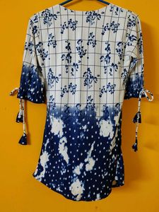 Trendy Blue &amp; White Floral Printed Crepe Top – M