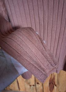 Ribbed Cutout Long Sleeve Top - Rust/Terracotta
