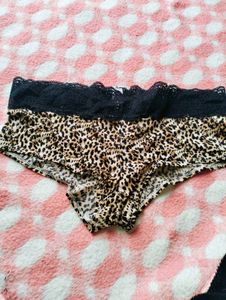 Victoria&#39;s Secret Leopard Print &amp; Lace Brief